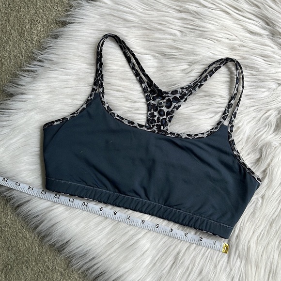 GapFit Reversible Sports Bra - Picture 7 of 7